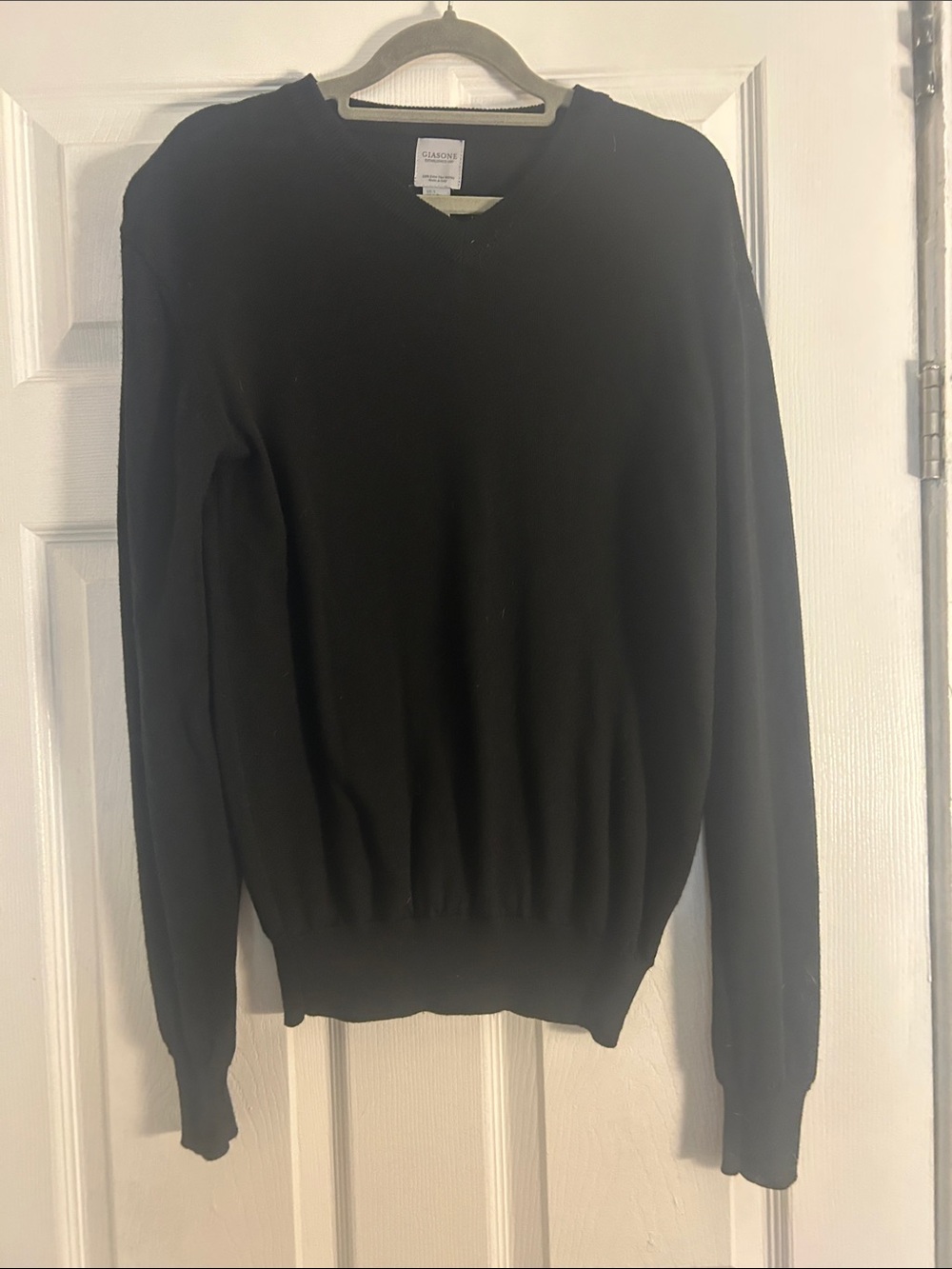 Giasone  Women’s Black V-Neck Pullover Sweater